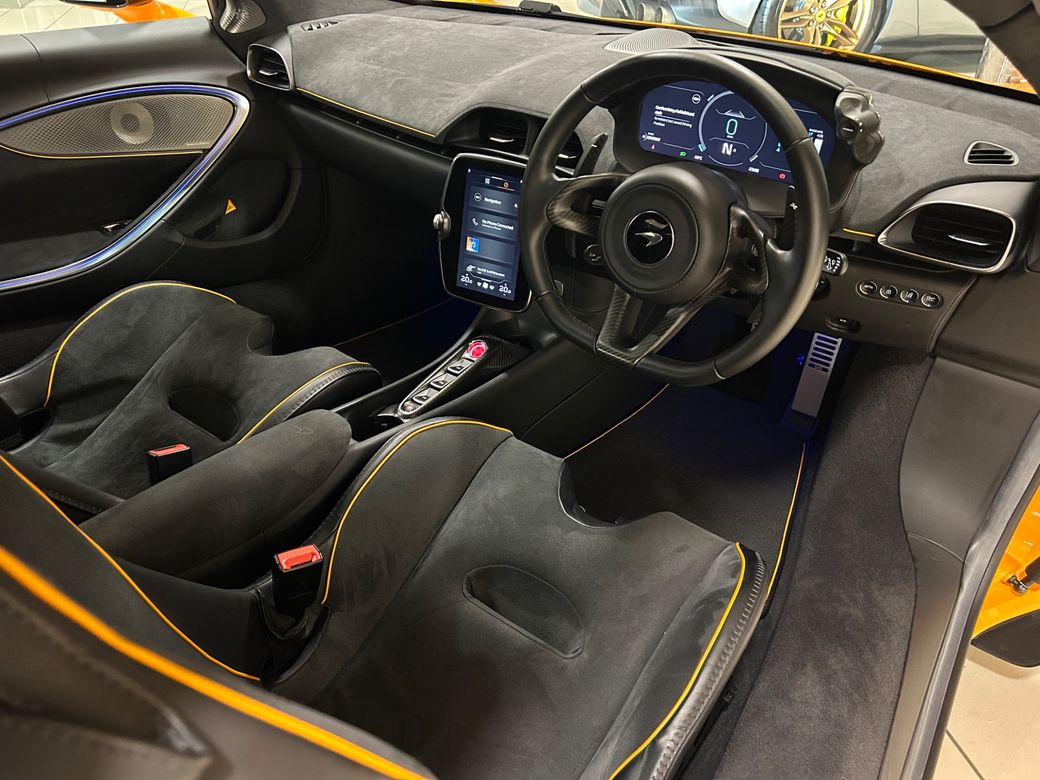 2023 McLaren Artura