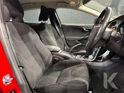 2020 Volvo V40