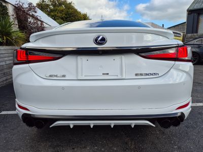 2021 Lexus ES 300h