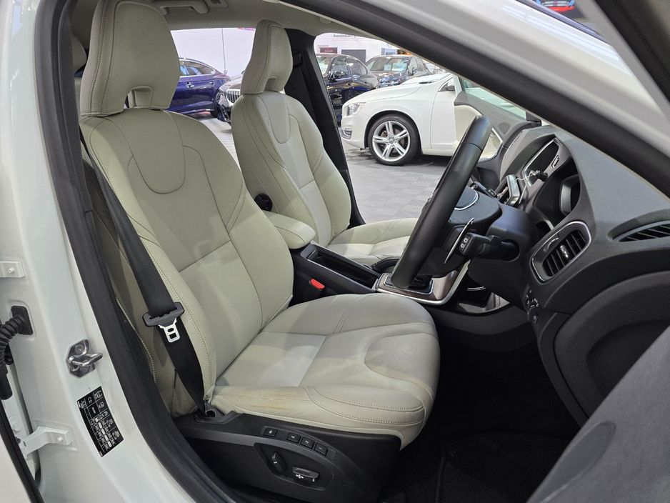 2018 Volvo V40