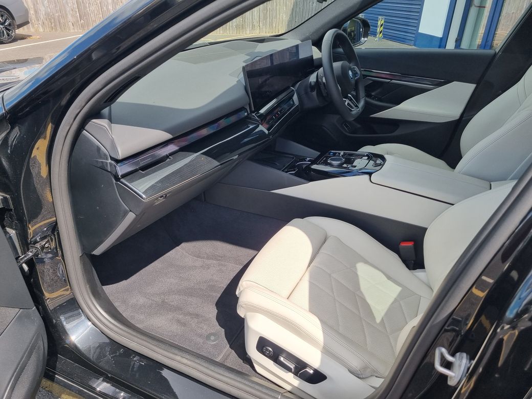 2025 BMW i5