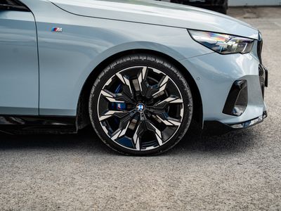 2024 BMW i5