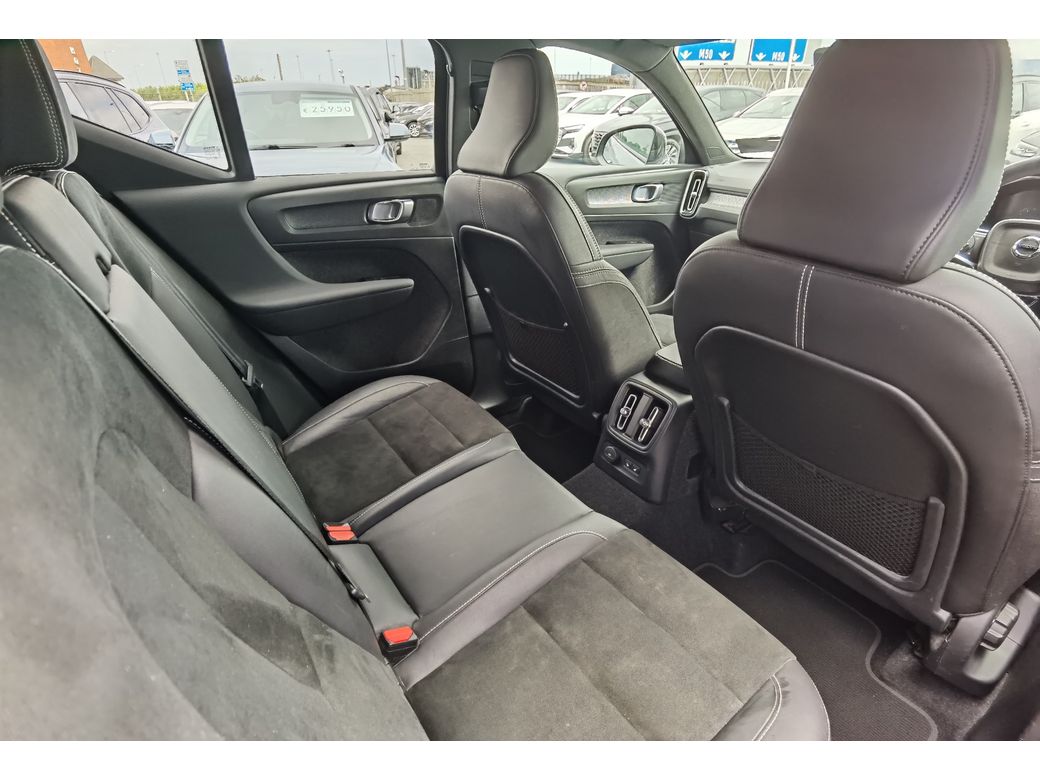2022 Volvo XC40