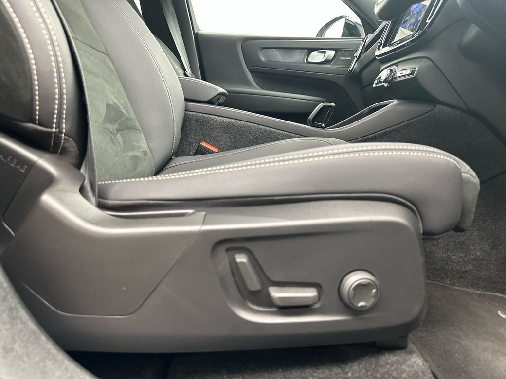 2023 Volvo XC40