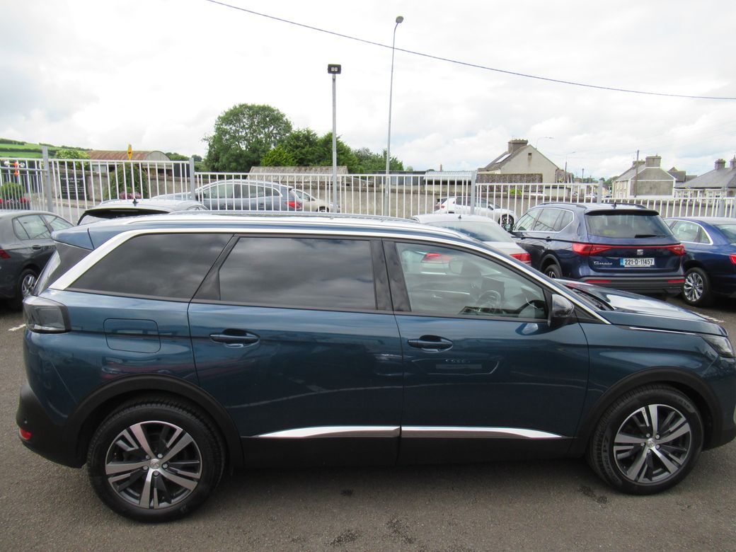 2022 Peugeot 5008