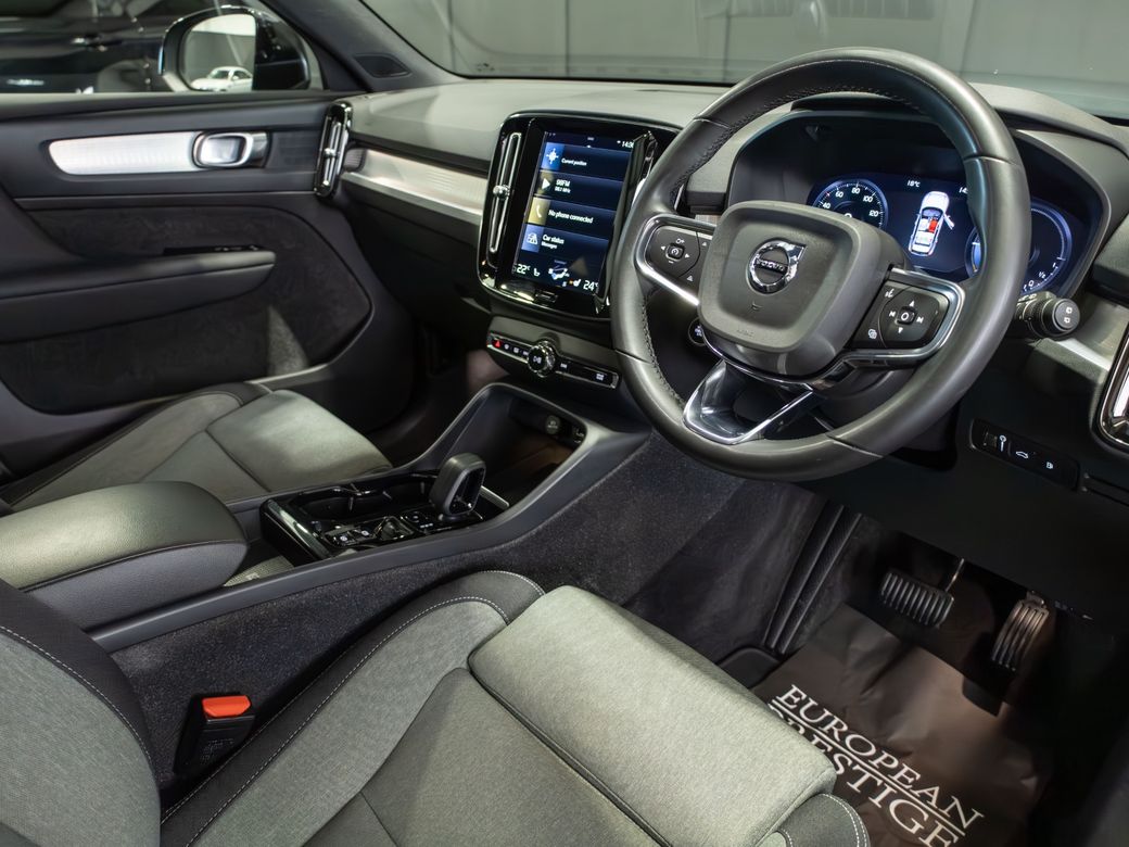 2022 Volvo XC40