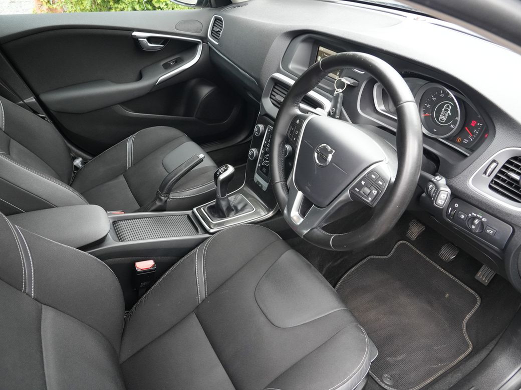 2017 Volvo V40