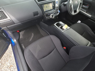 2017 Toyota Prius Alpha