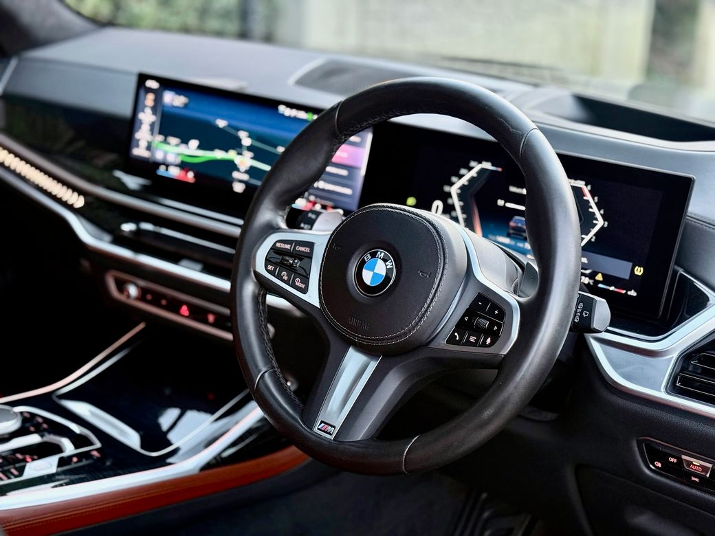 2023 BMW X7