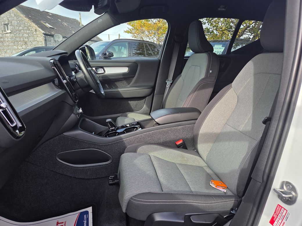 2023 Volvo XC40
