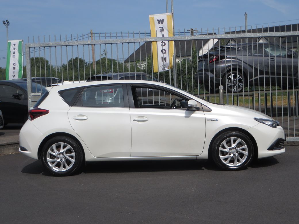 2017 Toyota Auris