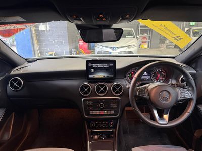 2017 Mercedes-Benz A 180