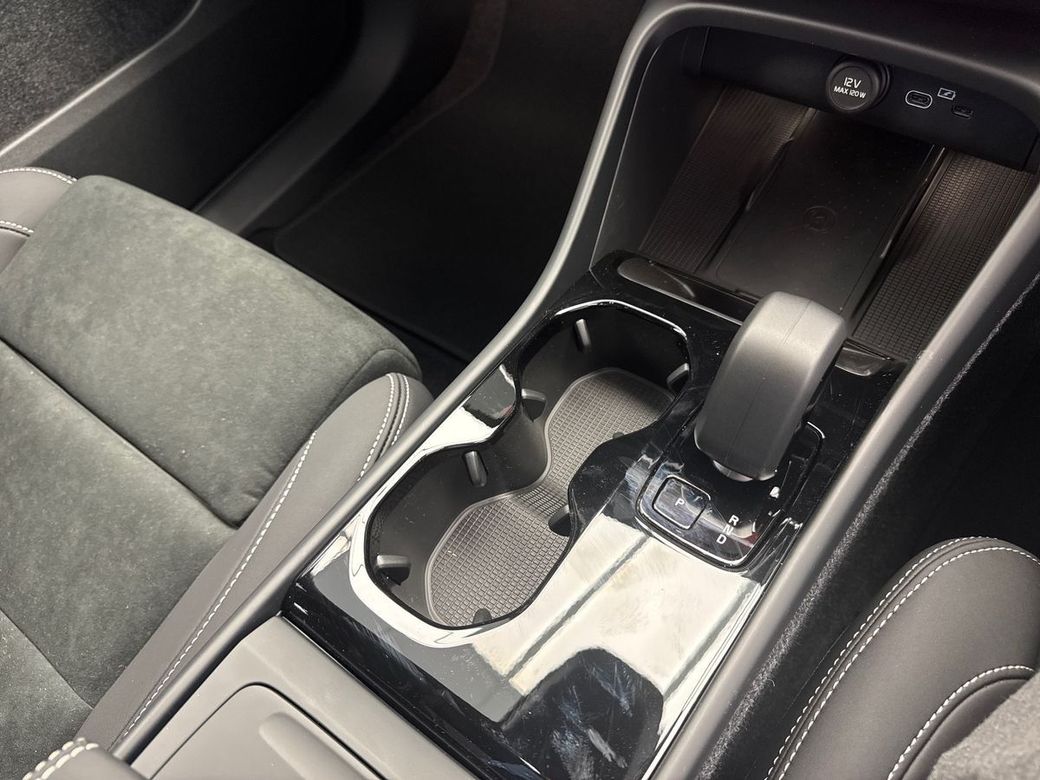 2026 Volvo EX40