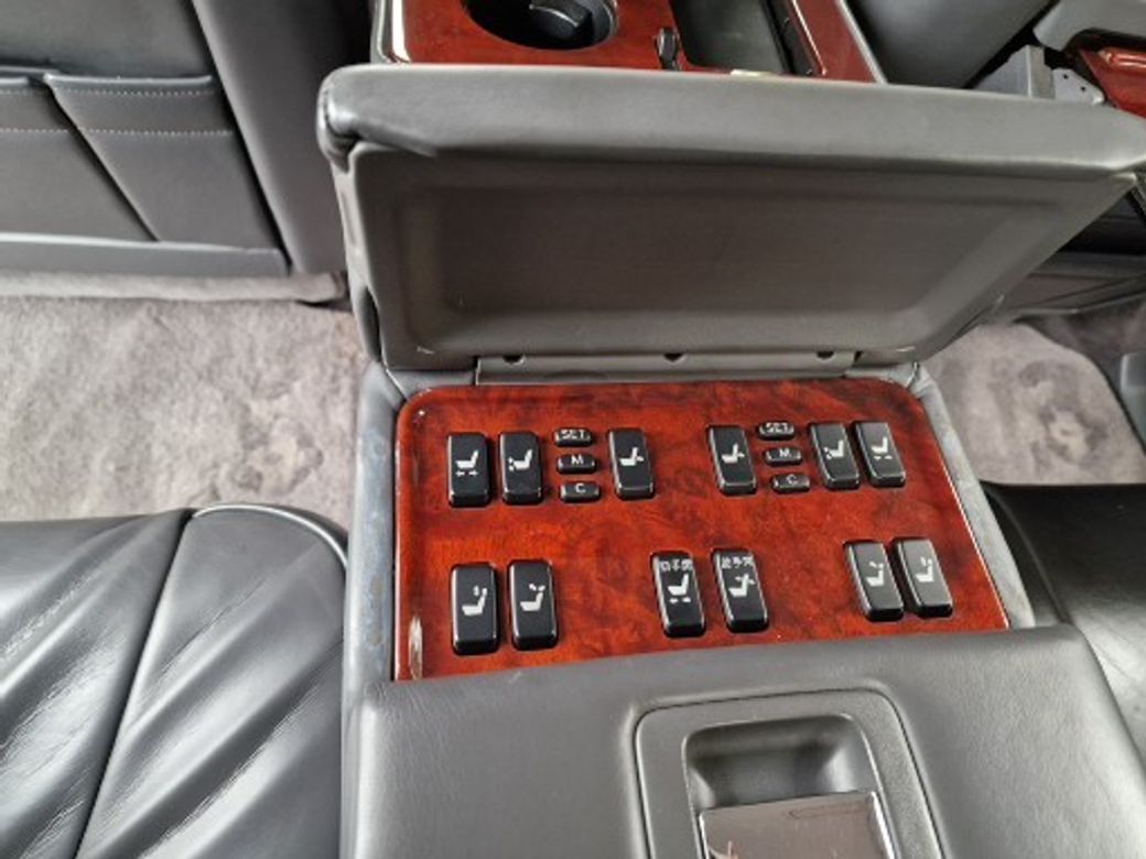 2000 Toyota Century
