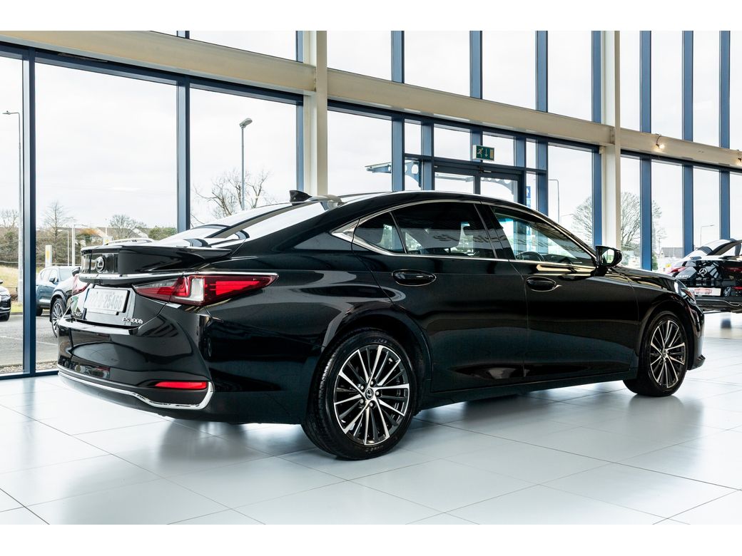 2022 Lexus ES 300h