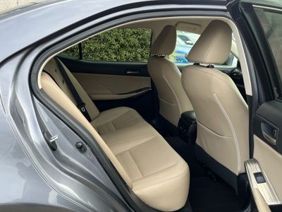 2019 Lexus IS 300h