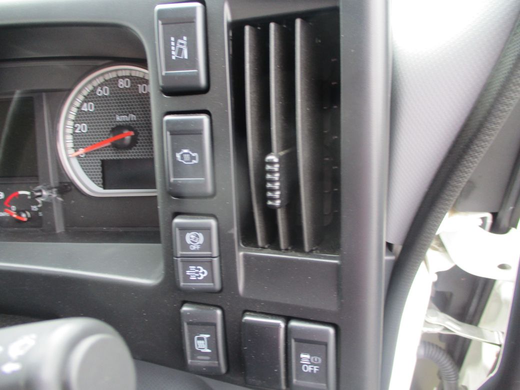 2025 Isuzu NPR
