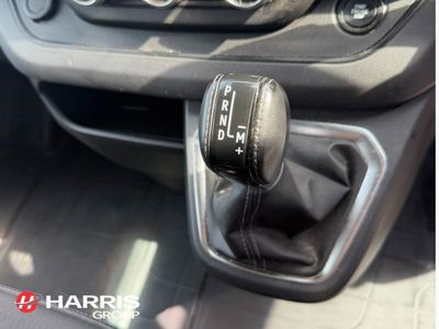 2024 Black Renault Trafic