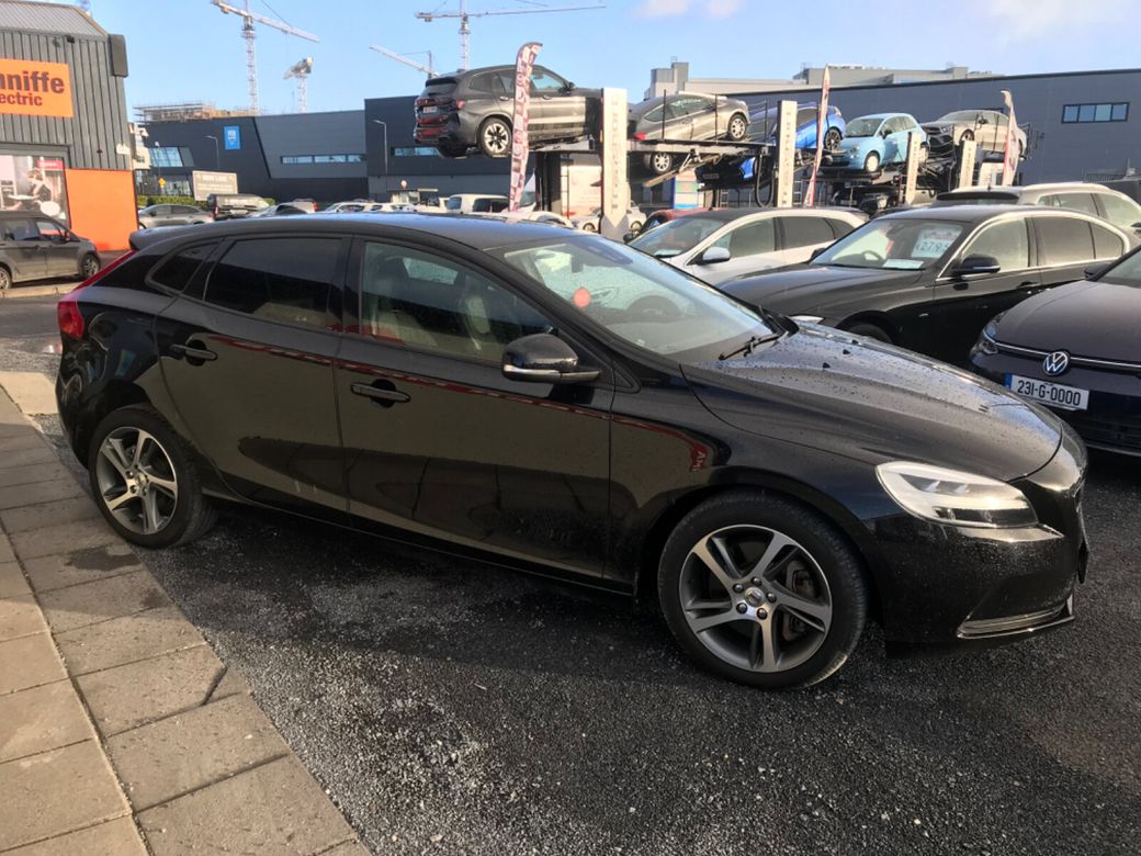 2018 Volvo V40