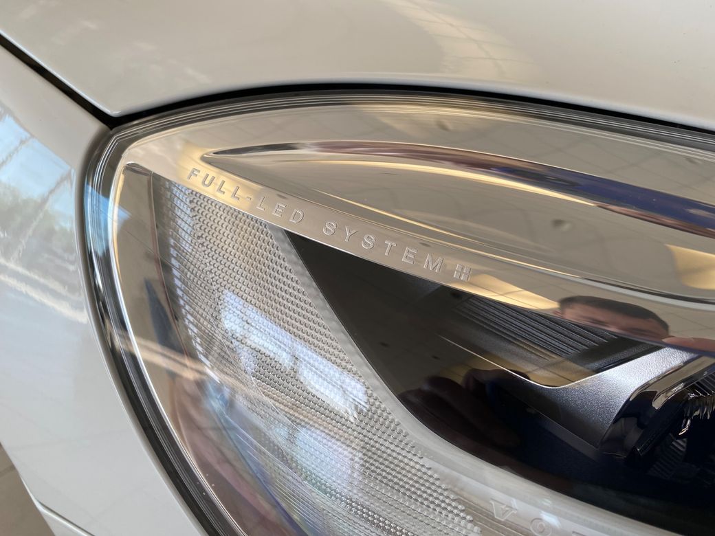 2017 Volvo V40
