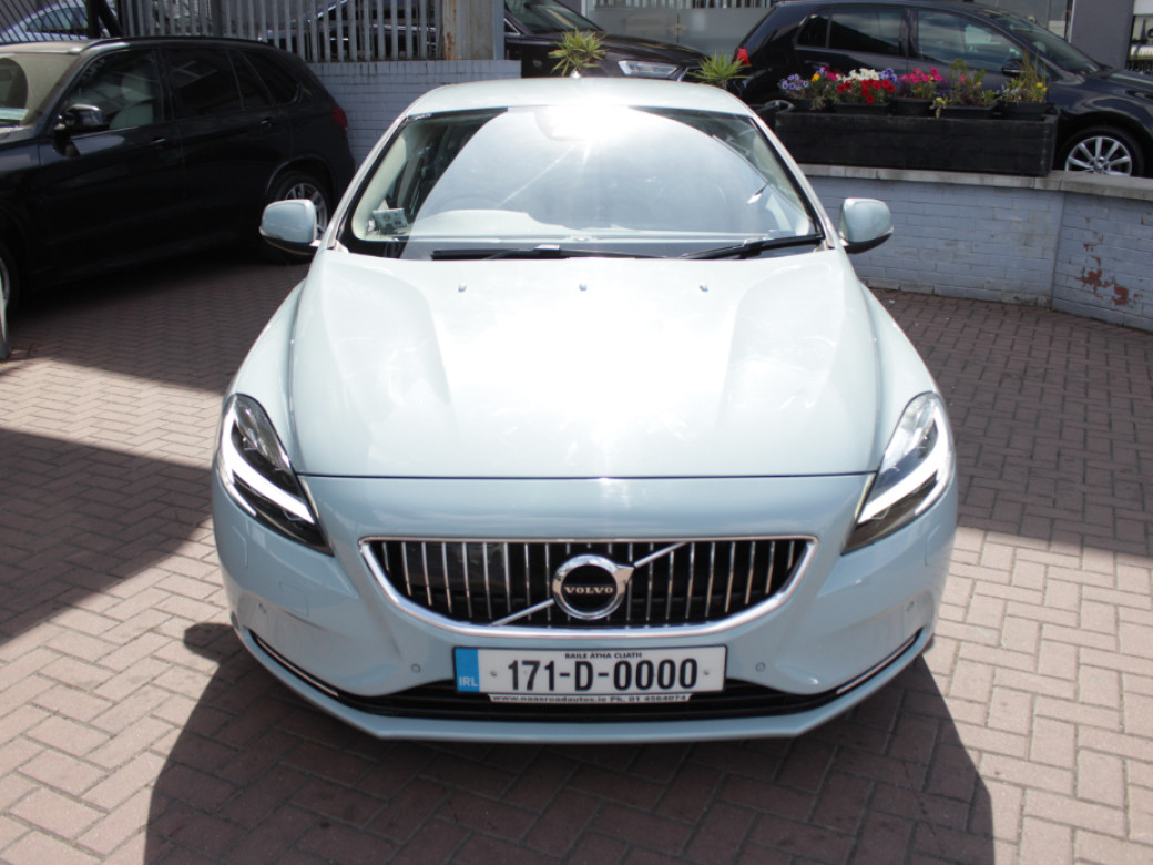 2017 Volvo V40