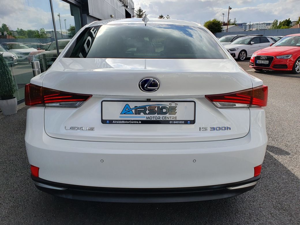 2018 Lexus IS 300h
