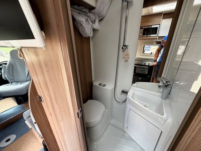 2017 SWIFT ESCAPE 684 LOW PROFILE R.H.D