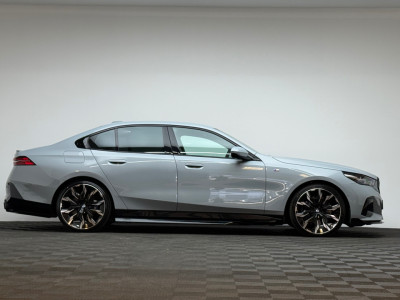 2024 BMW i5