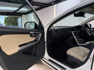 2017 Volvo V60 Cross Country