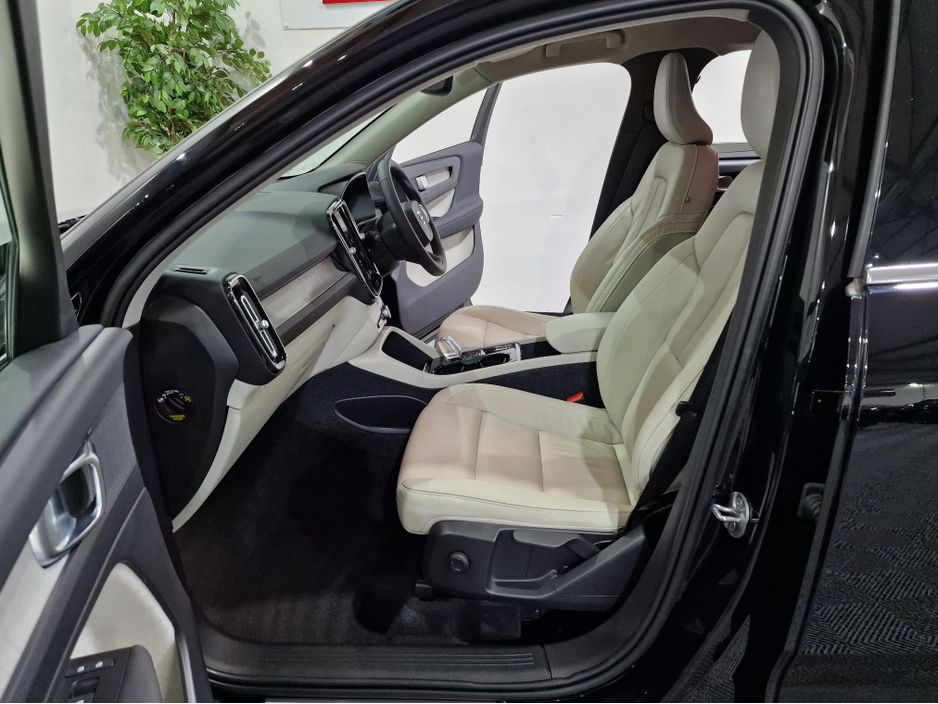 2022 Volvo XC40