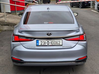 2023 Lexus ES 300h
