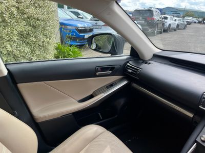 2019 Lexus IS 300h