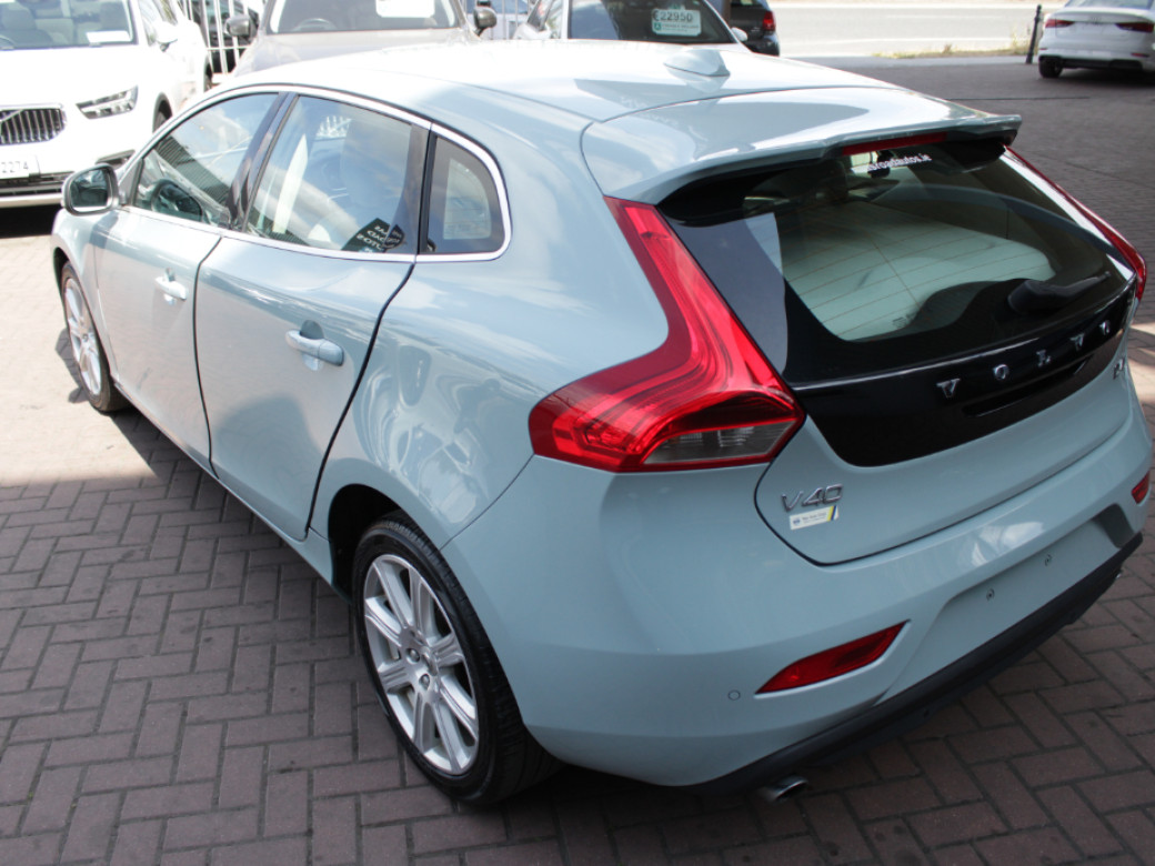 2017 Volvo V40