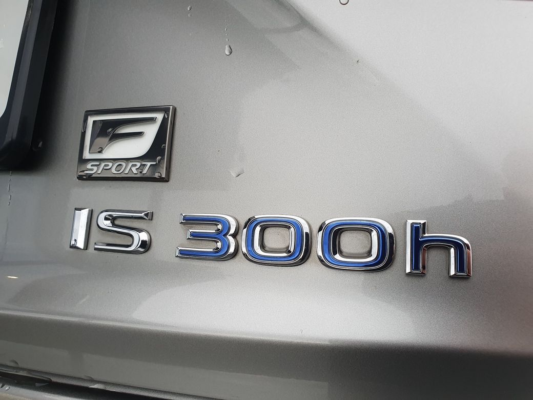 2017 Lexus IS 300h