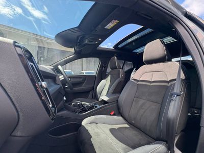 2023 Volvo XC40