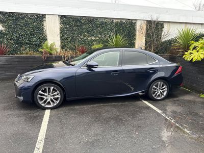 2018 Lexus IS 300h