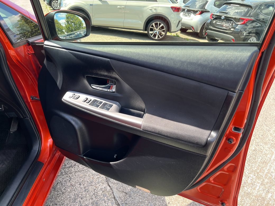 2016 Toyota Prius Alpha