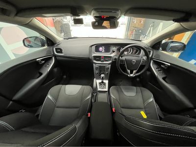 2017 Volvo V40