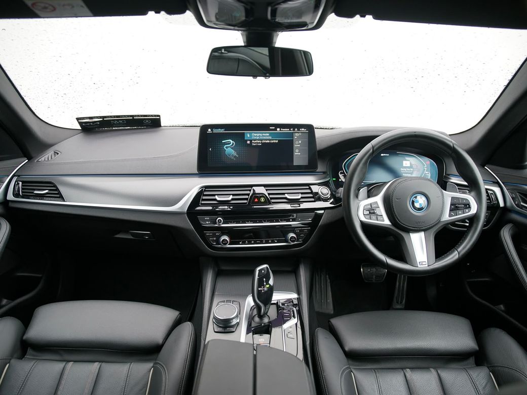 2022 BMW 530
