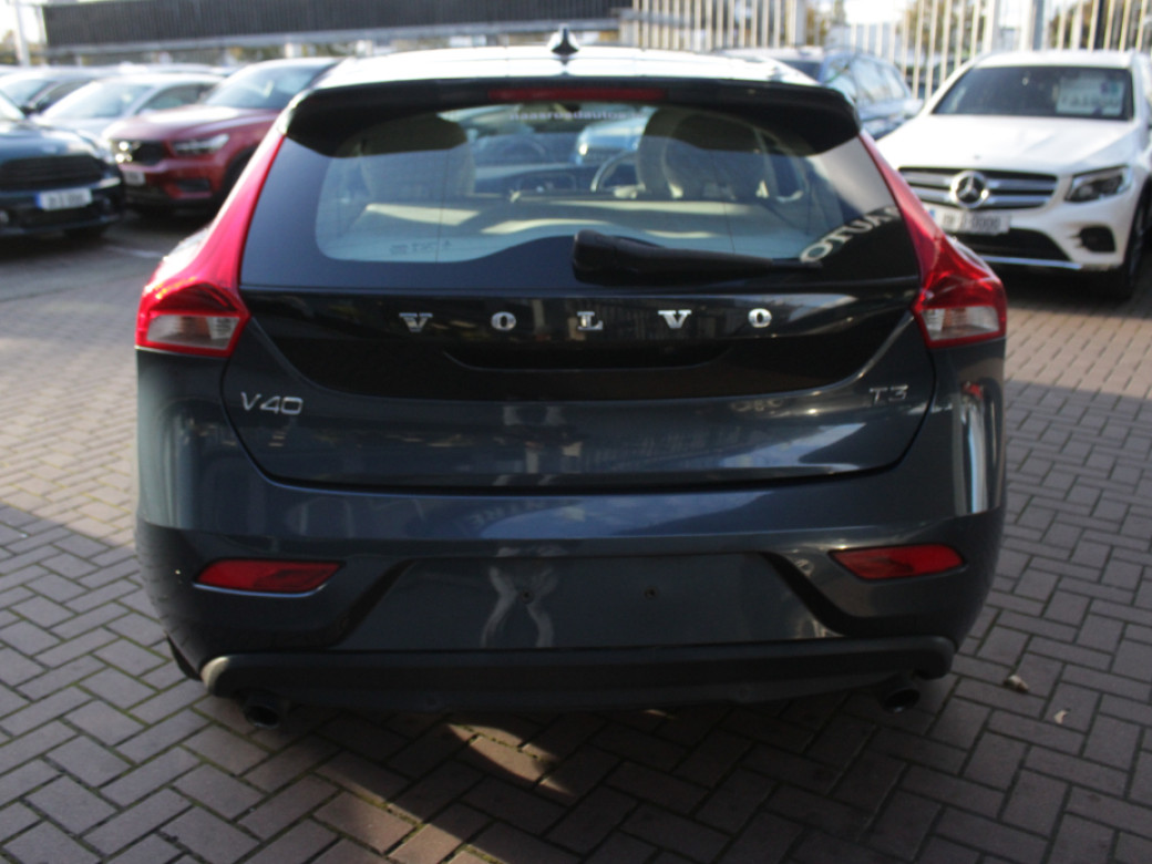 2018 Volvo V40