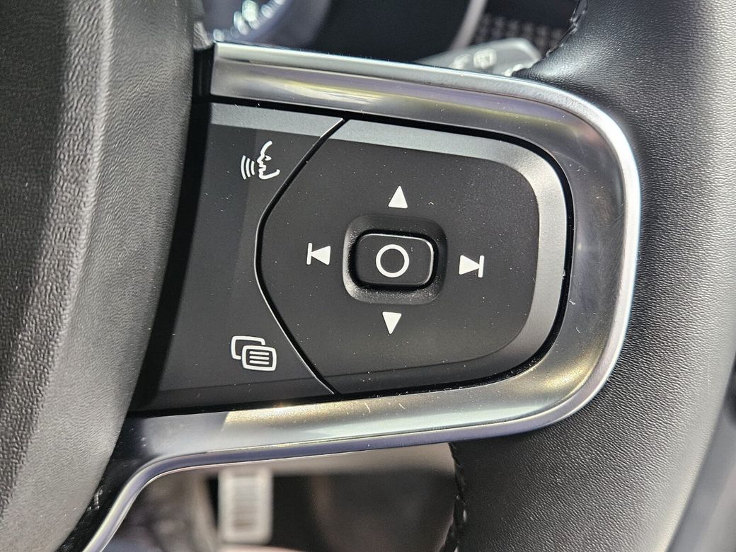 2022 Volvo XC40