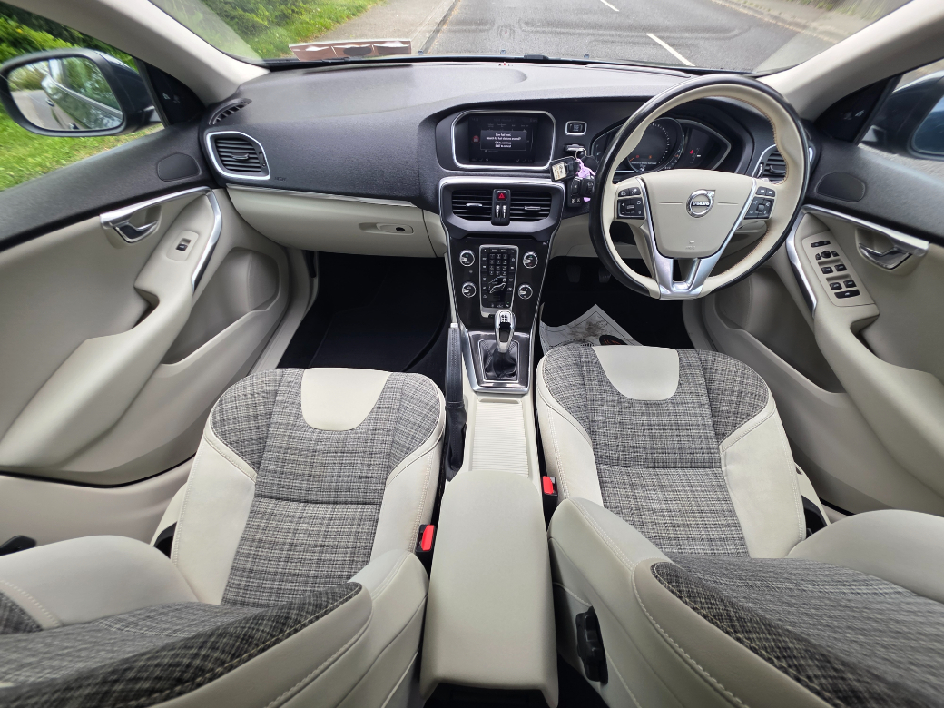 2018 Volvo V40