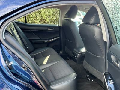 2017 Lexus IS 300h
