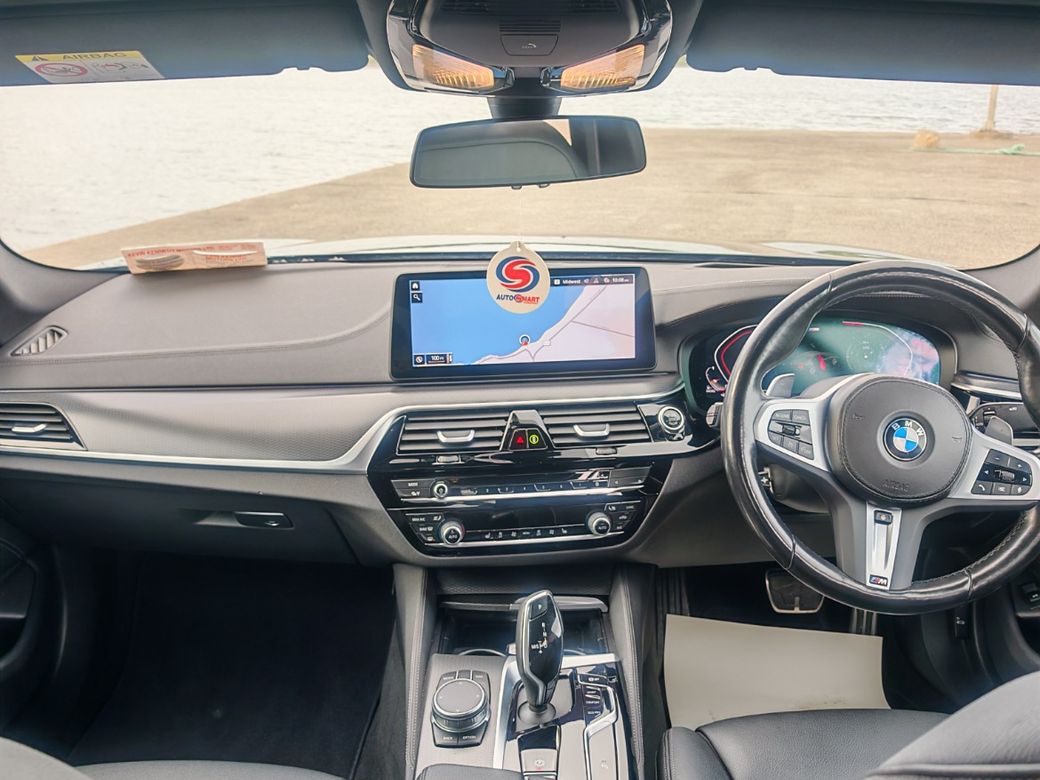 2023 BMW 520