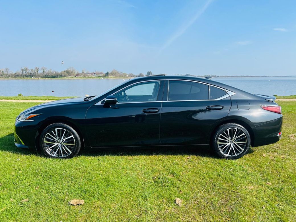 2023 Lexus ES 300h