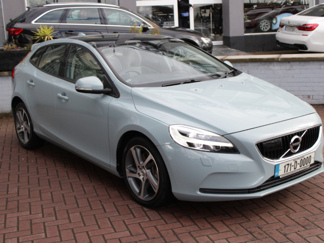2017 Volvo V40