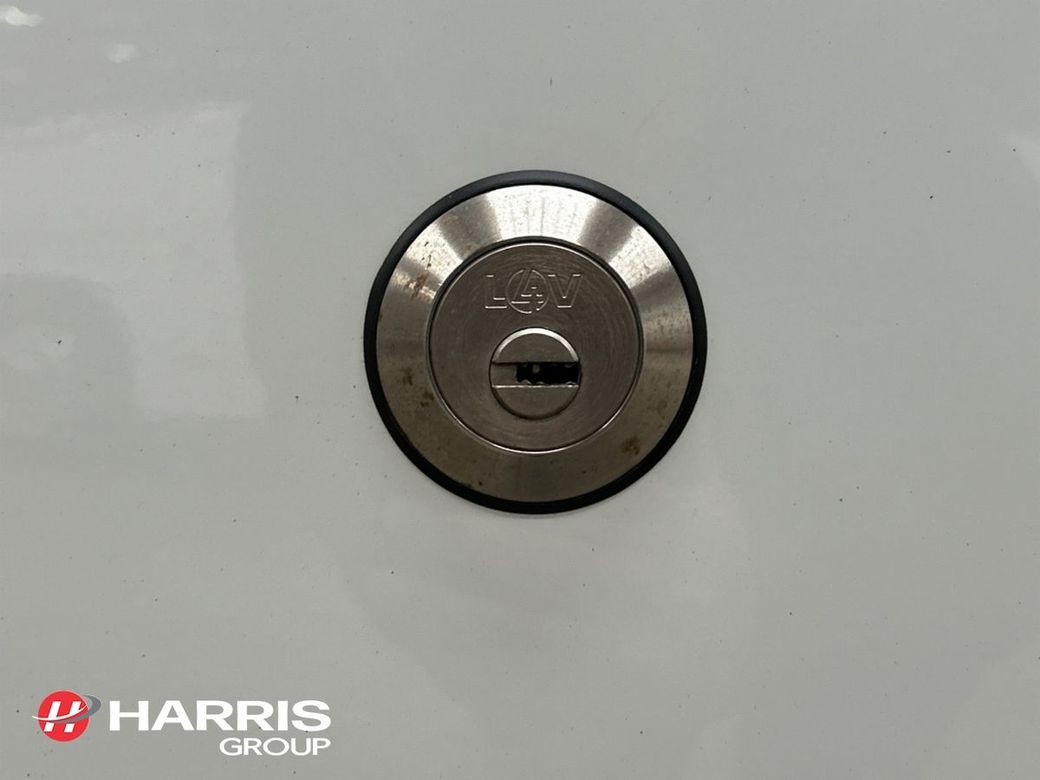 2025 White Maxus Deliver 7