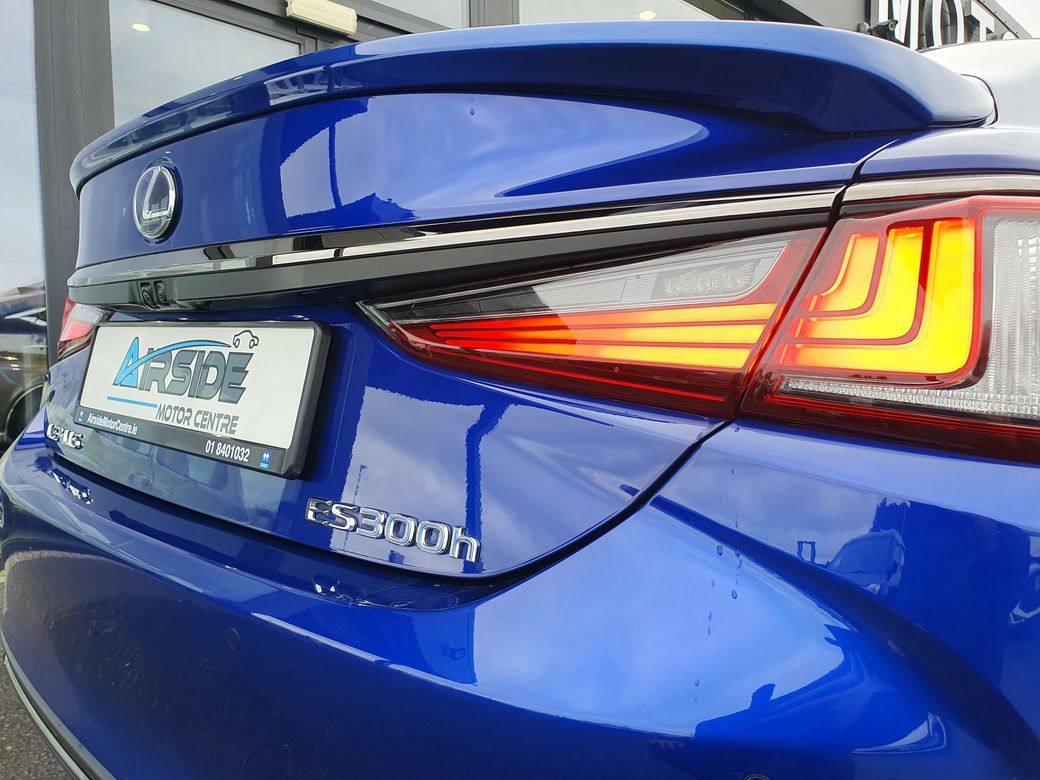2019 Lexus ES 300h