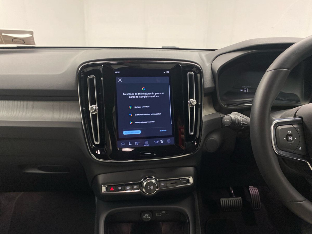 2026 Volvo EX40