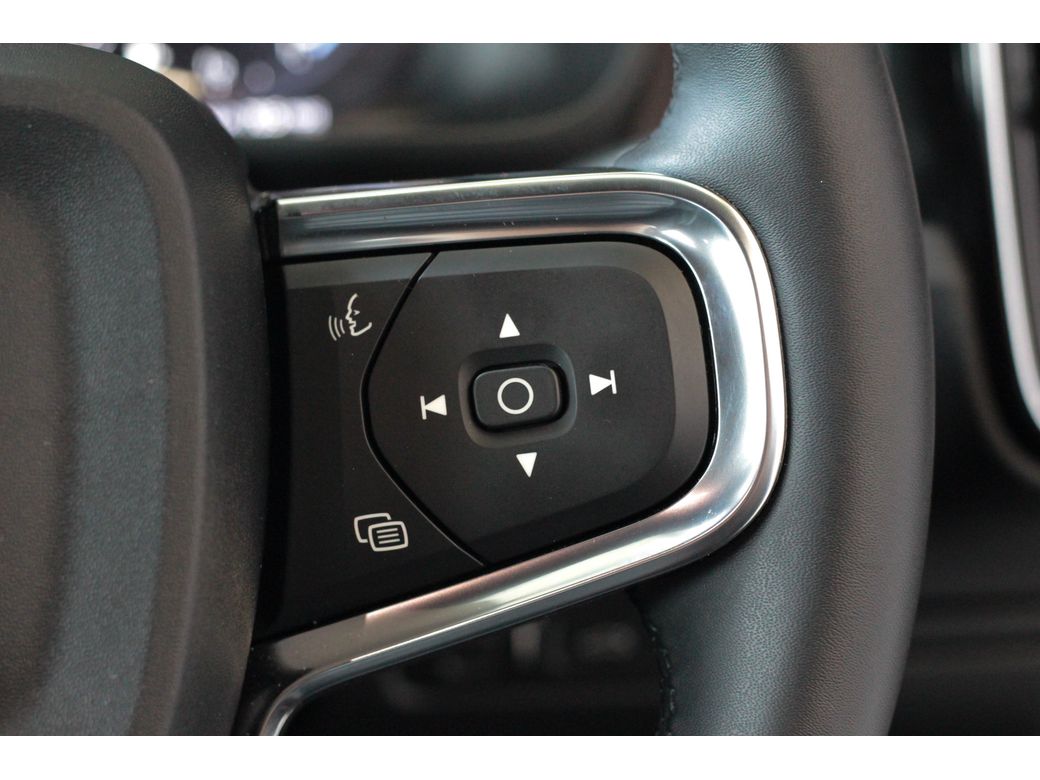 2023 Volvo XC40
